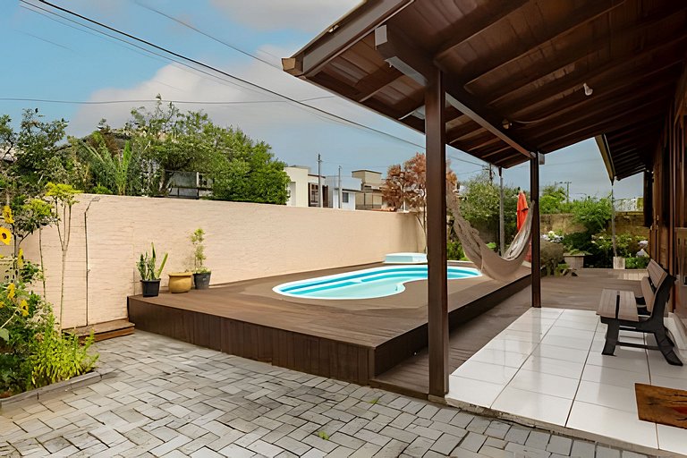 Girassóis de Floripa - piscina e espaço família