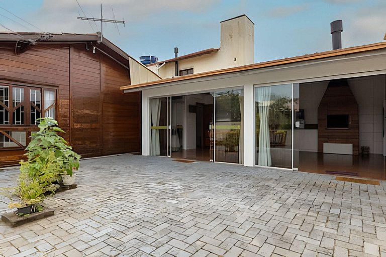 Girassóis de Floripa - piscina e espaço família