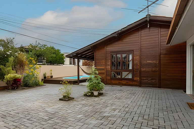 Girassóis de Floripa - piscina e espaço família