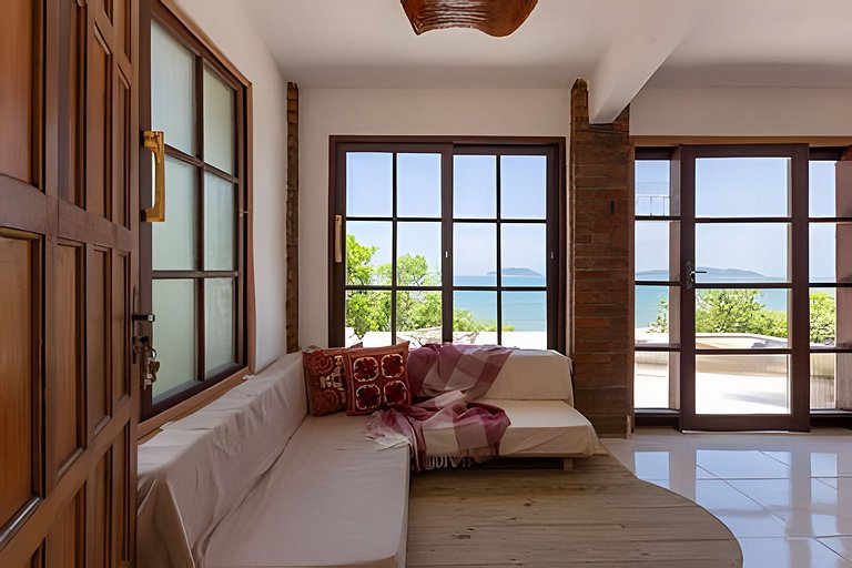 Casa praiana | Vista mar, hidro e pé na areia