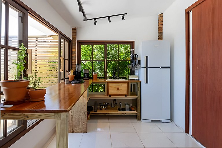 Casa praiana | Vista mar, hidro e pé na areia