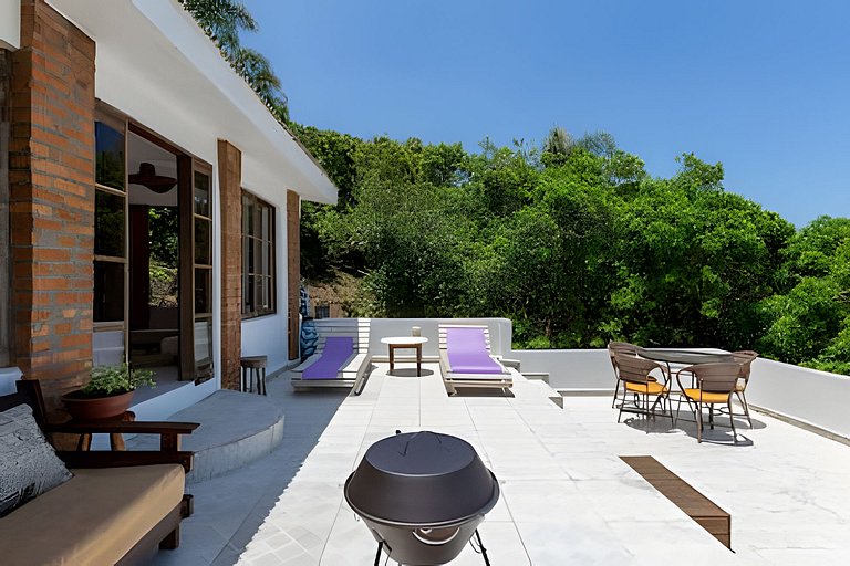 Casa praiana | Vista mar, hidro e pé na areia