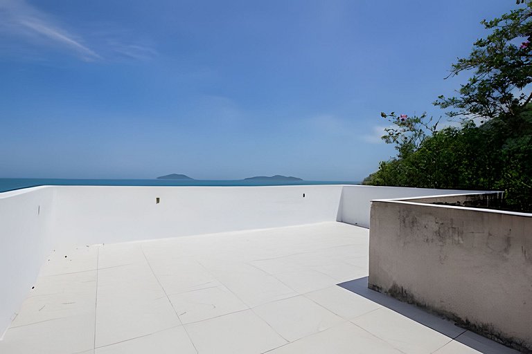 Casa praiana | Vista mar, hidro e pé na areia