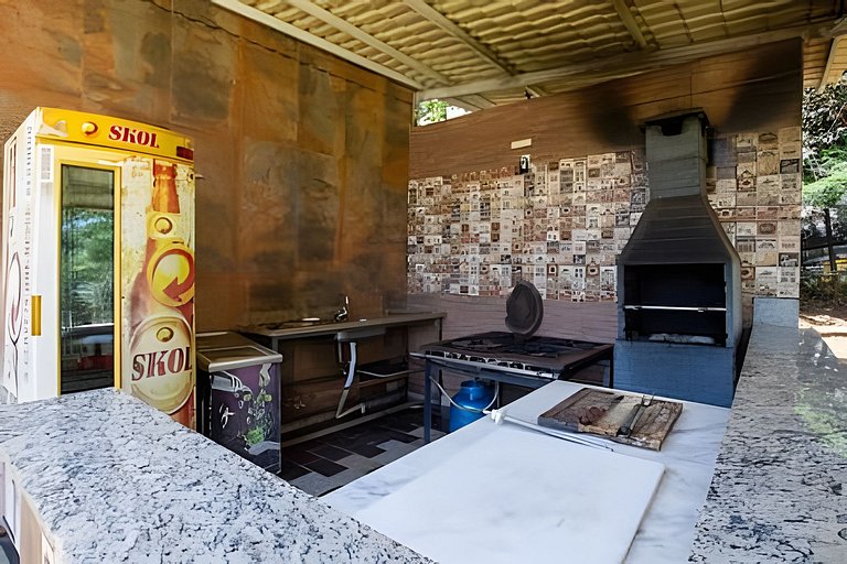 Piscina, churrasqueira, sinuca e privacidade | Ravena / Saba