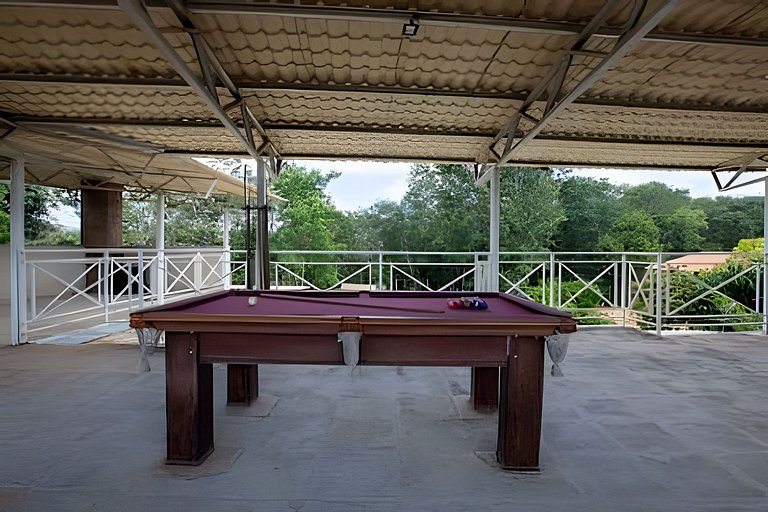 Piscina, churrasqueira, sinuca e privacidade | Ravena / Saba
