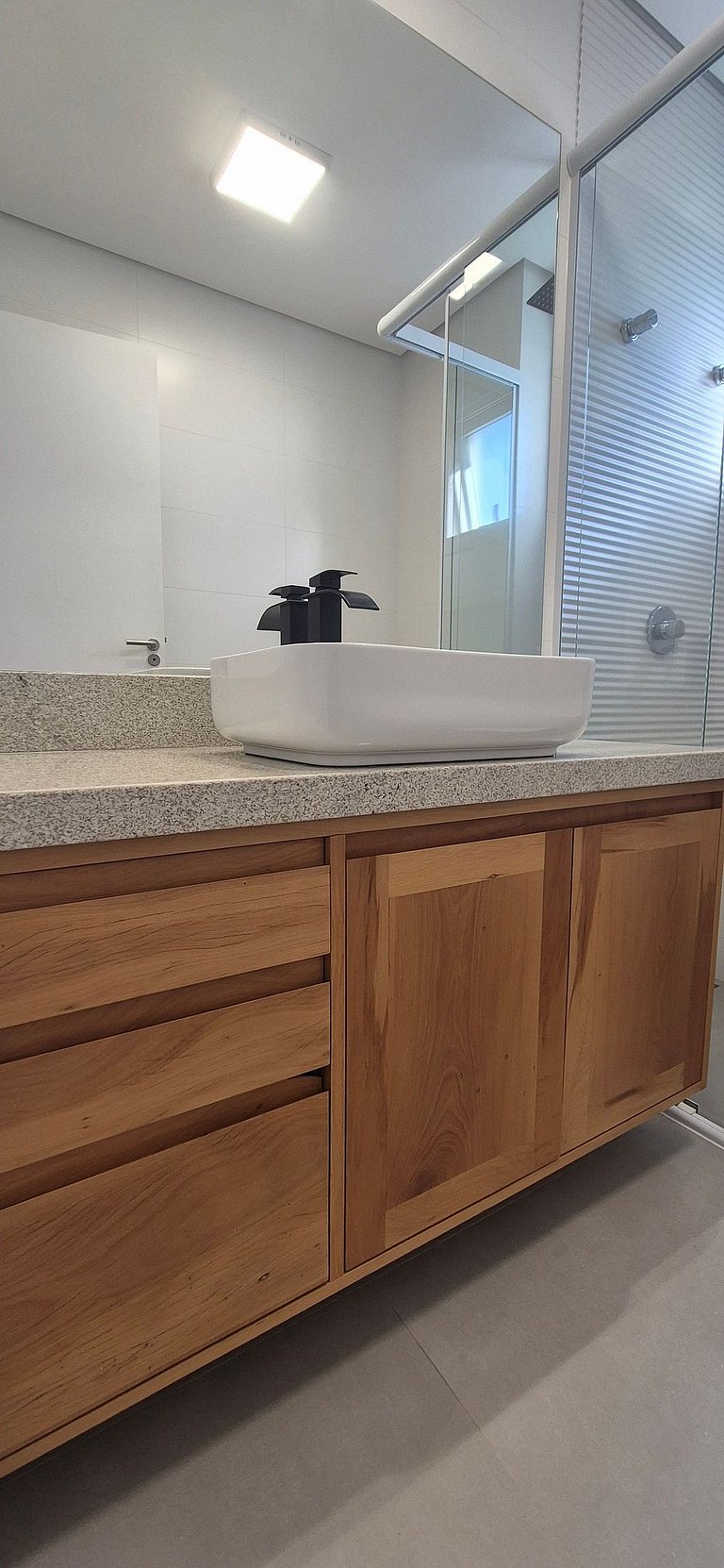 Apartamento Moderno à Venda no Campeche | Condomínio com Aca